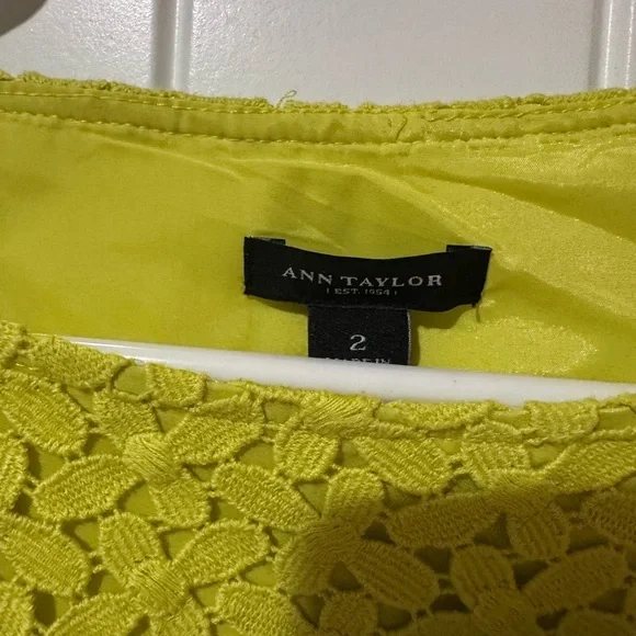 Ann Taylor Green Sheath Mini Dress Scoop Neck Sleeveless Size 2 - Picture 2 of 3